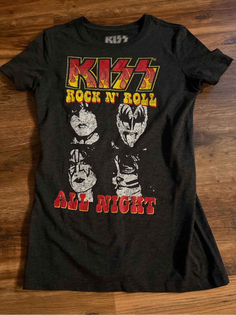 Like NEW KISS ‘Rock N’ Roll All Night’ Tee Sze Medium